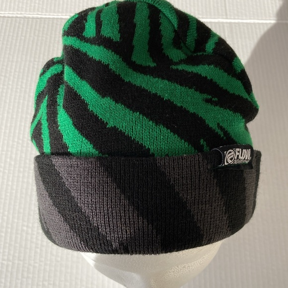 Flow Snowboarding Beanie Toque Hat Reversible Green & Black and Gray & Black - Picture 2 of 8